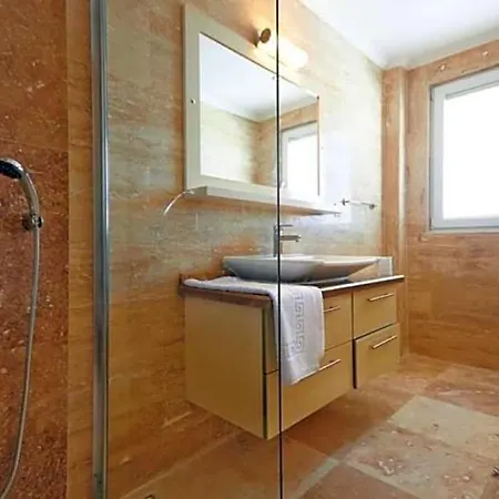 Sleeps 17 Pool Air Con Wifi * كالكان
