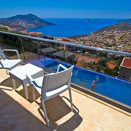 Sleeps 17 Pool Air Con Wifi كالكان