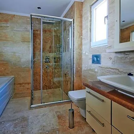 Sleeps 17 Pool Air Con Wifi *