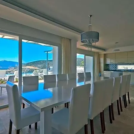 Sleeps 17 Pool Air Con Wifi