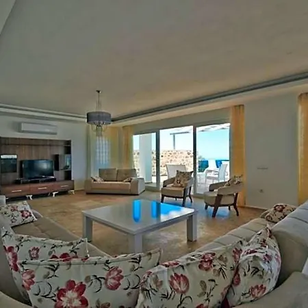Sleeps 17 Pool Air Con Wifi فيلة كالكان