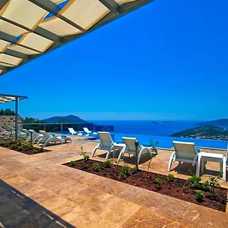 فيلة Sleeps 17 Pool Air Con Wifi كالكان